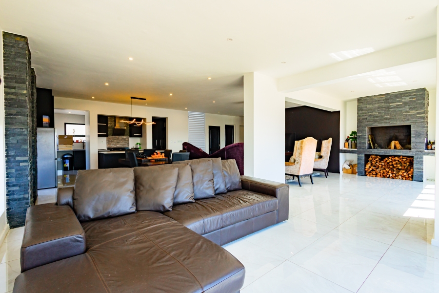 4 Bedroom Property for Sale in Oude Westhof Western Cape